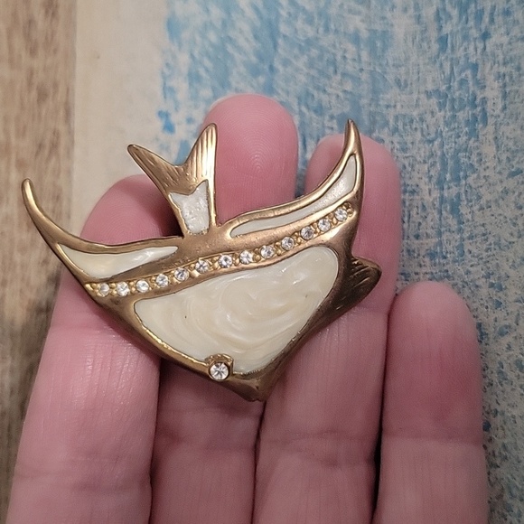 Copper and Creamy Enamel Fish Brooch with Rhinestones - Picture 2 of 4